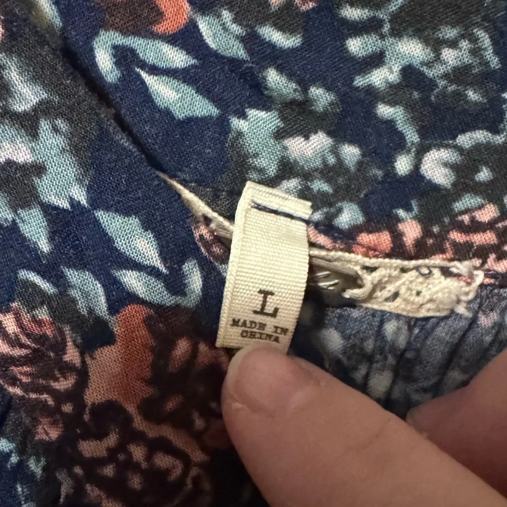 Gimmicks by BKE floral boho top Size Large - Picture 6 of 9